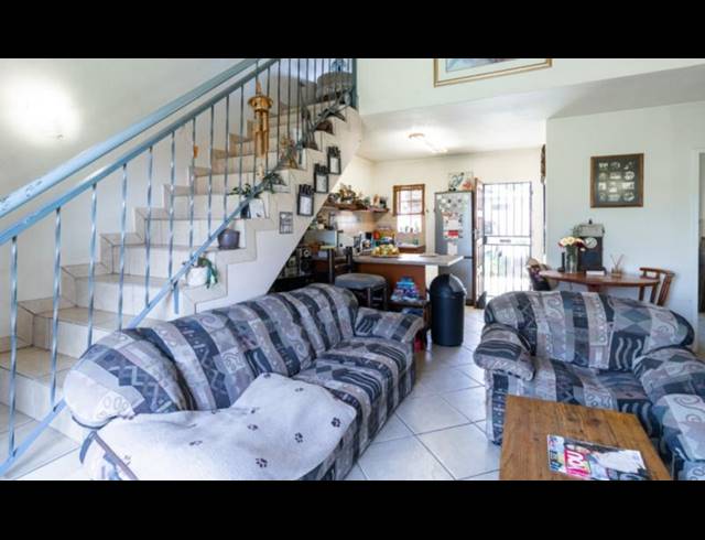 3 BEDROOM TOWNHOUSE FOR SALE IN ILLIONDALE